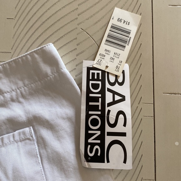 Basic Edition White Shorts. With Pockets In front. Size 16 - Picture 4 of 5